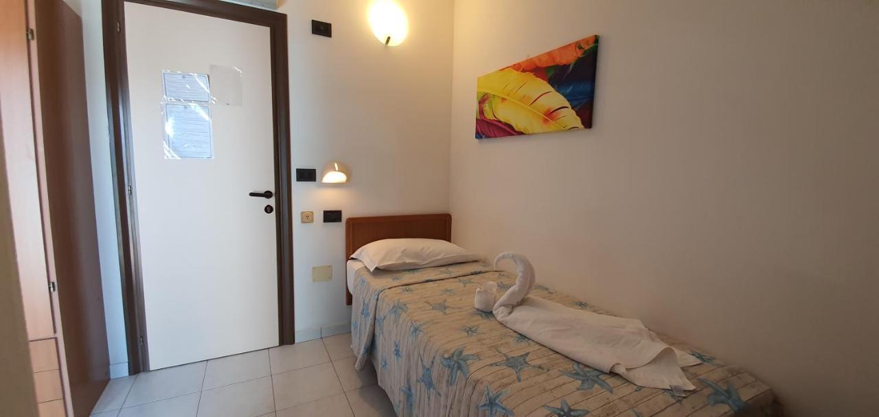 Hotel Vela Azzurra Rimini Dış mekan fotoğraf